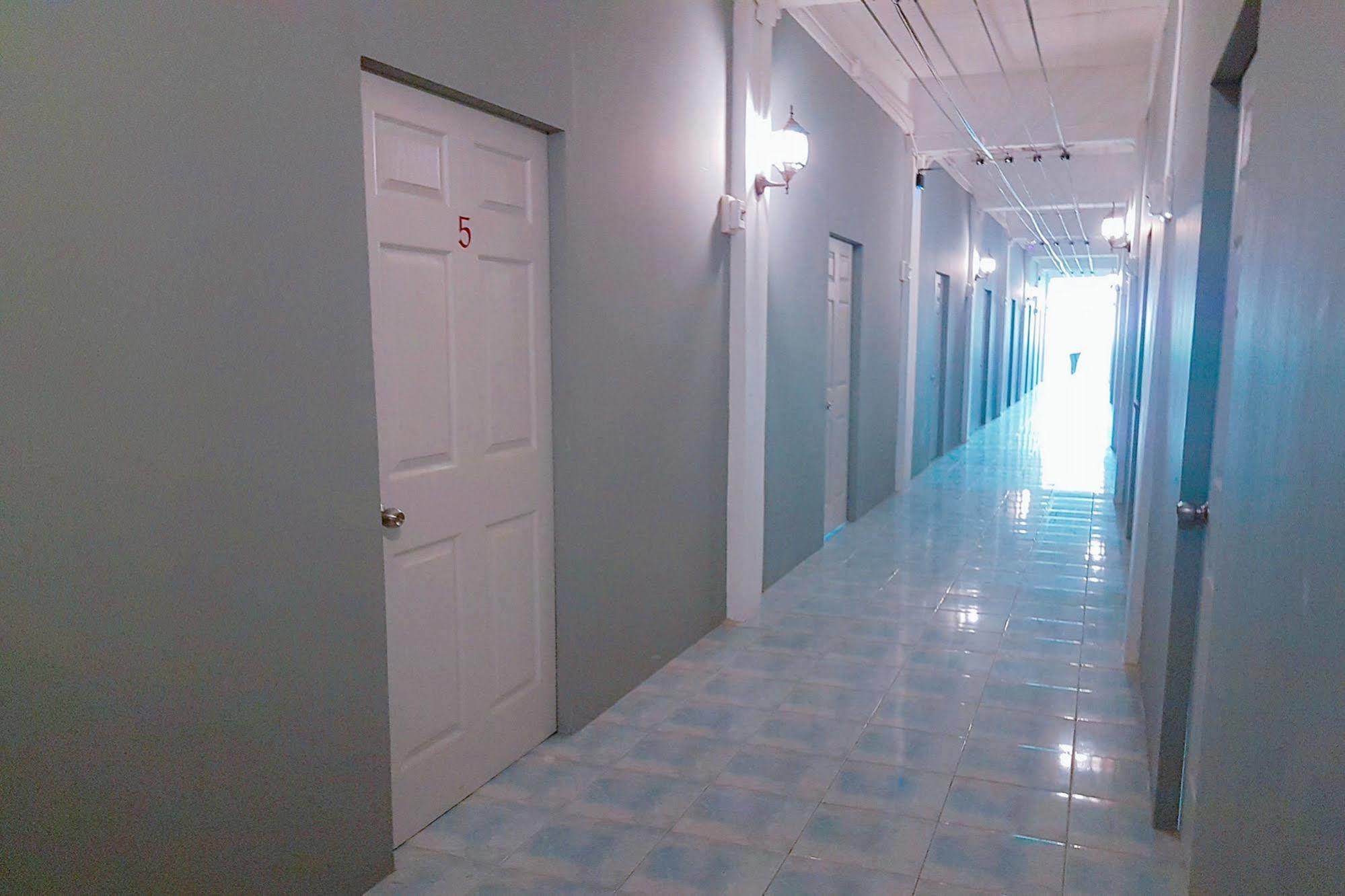 K-Bunk Aonang Center Otel Ao Nang Dış mekan fotoğraf